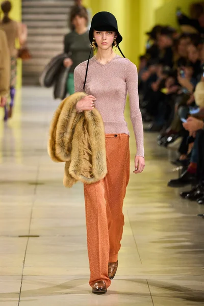 Look 25